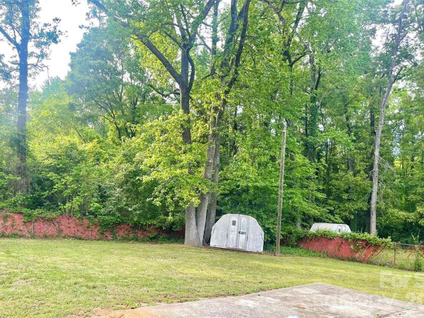 3200 Markland Drive, Charlotte, NC 28208.  MLS# CAR4371589, YatesRealty ID 18865. 