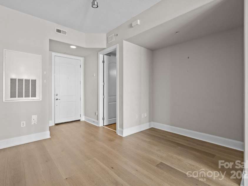 4625 Piedmont Row Drive, Charlotte, NC 28210.  MLS# CAR4275567, YatesRealty ID 18865. 