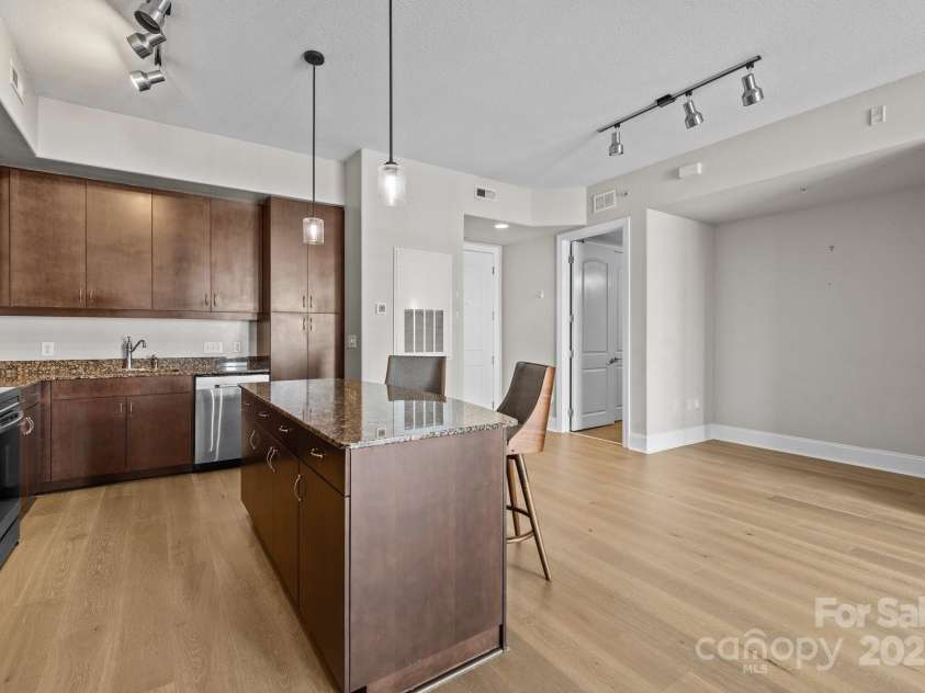 4625 Piedmont Row Drive, Charlotte, NC 28210.  MLS# CAR4275567, YatesRealty ID 18865. 