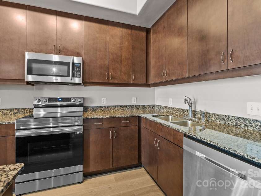 4625 Piedmont Row Drive, Charlotte, NC 28210.  MLS# CAR4275567, YatesRealty ID 18865. 