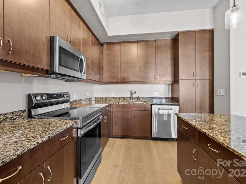 4625 Piedmont Row Drive, Charlotte, NC 28210.  MLS# CAR4275567, YatesRealty ID 18865. 