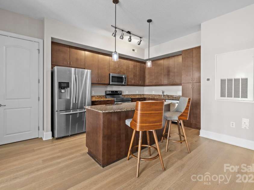 4625 Piedmont Row Drive, Charlotte, NC 28210.  MLS# CAR4275567, YatesRealty ID 18865. 