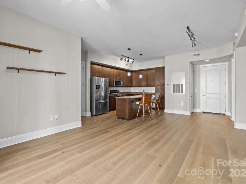 4625 Piedmont Row Drive, Charlotte, NC 28210.  MLS# CAR4275567, YatesRealty ID 18865. 