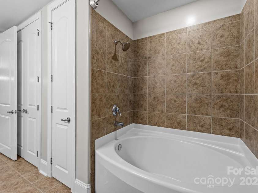 4625 Piedmont Row Drive, Charlotte, NC 28210.  MLS# CAR4275567, YatesRealty ID 18865. 