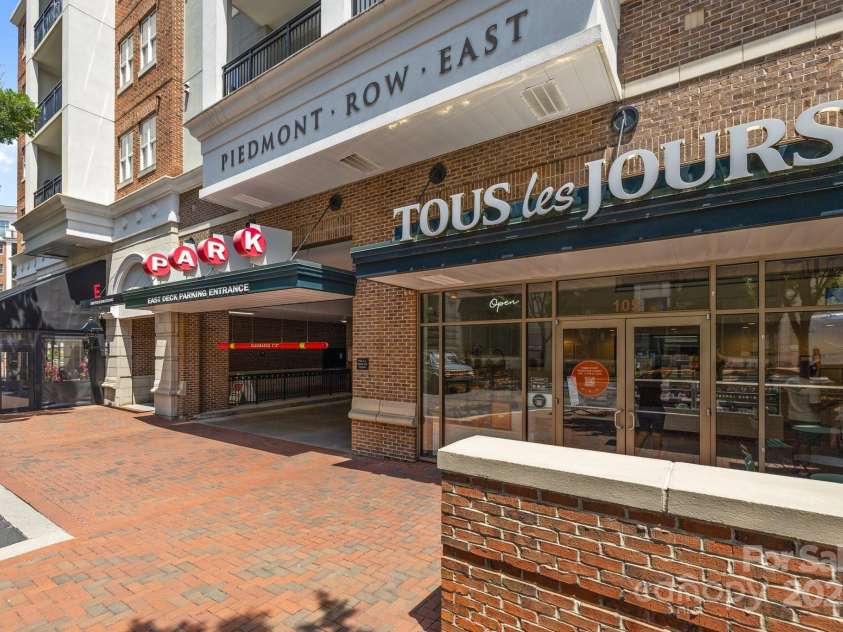 4625 Piedmont Row Drive, Charlotte, NC 28210.  MLS# CAR4275567, YatesRealty ID 18865. 