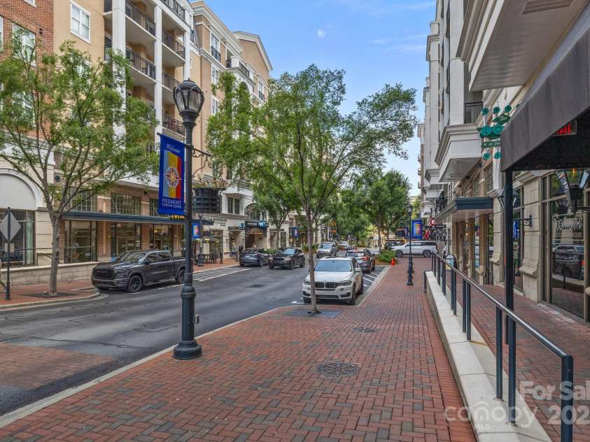 4625 Piedmont Row Drive, Charlotte, NC 28210.  MLS# CAR4275567, YatesRealty ID 18865. 