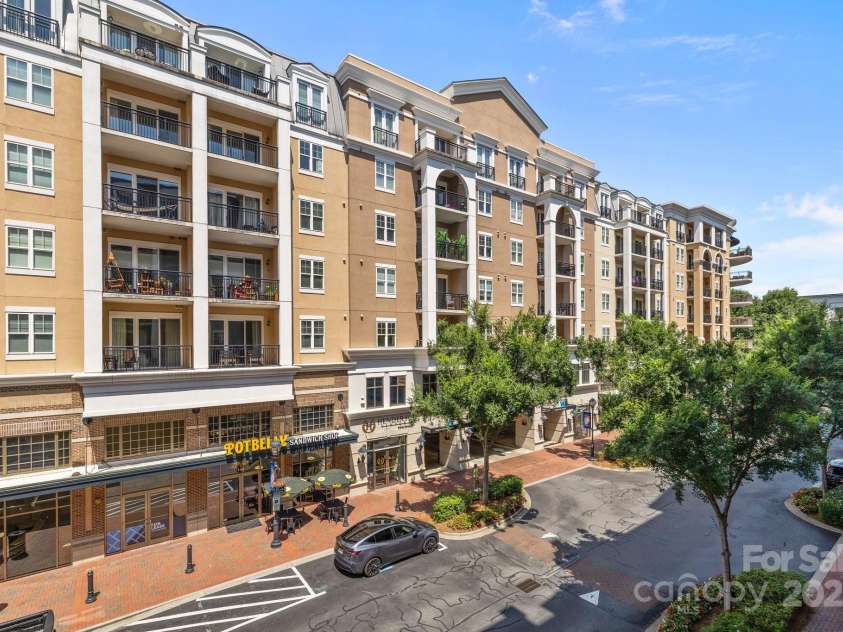 4625 Piedmont Row Drive, Charlotte, NC 28210.  MLS# CAR4275567, YatesRealty ID 18865. 