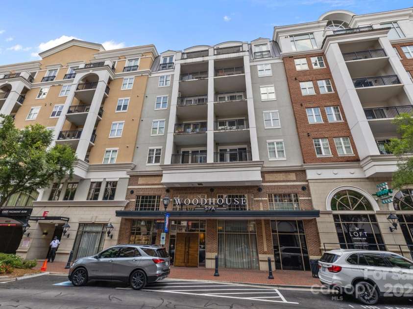 4625 Piedmont Row Drive, Charlotte, NC 28210.  MLS# CAR4275567, YatesRealty ID 18865. 