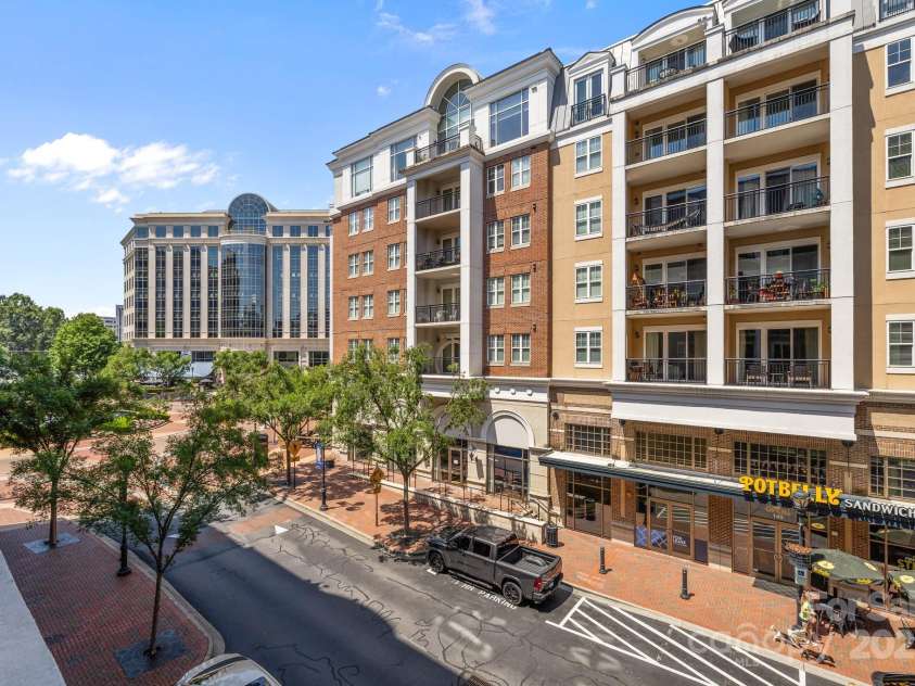 4625 Piedmont Row Drive, Charlotte, NC 28210.  MLS# CAR4275567, YatesRealty ID 18865. 