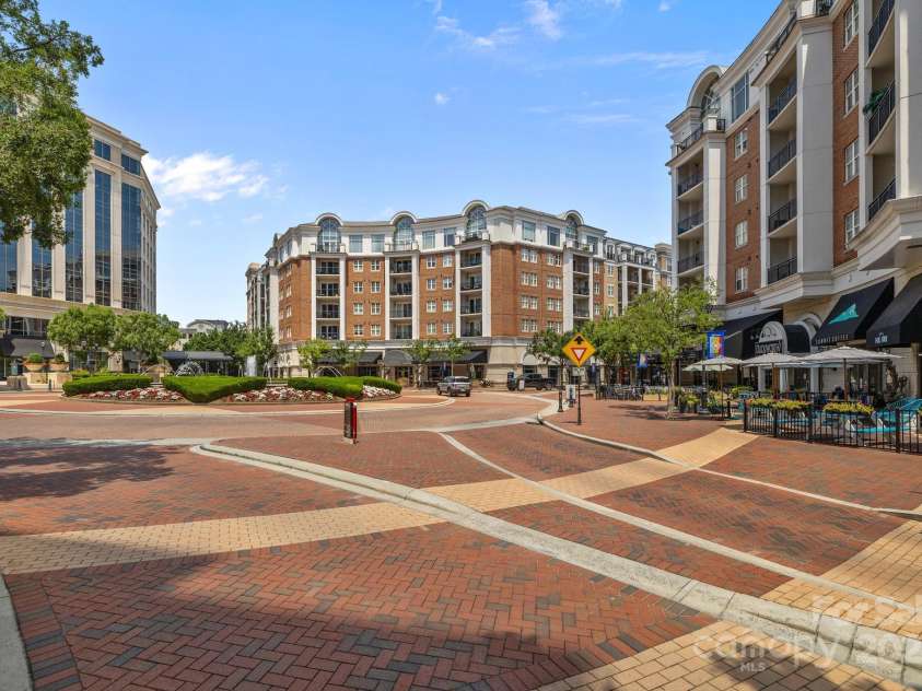 4625 Piedmont Row Drive, Charlotte, NC 28210.  MLS# CAR4275567, YatesRealty ID 18865. 