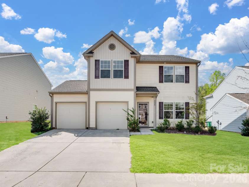 4225 Stockbrook Drive, Charlotte, NC 28215.  MLS# CAR4366058, YatesRealty ID 18866. 