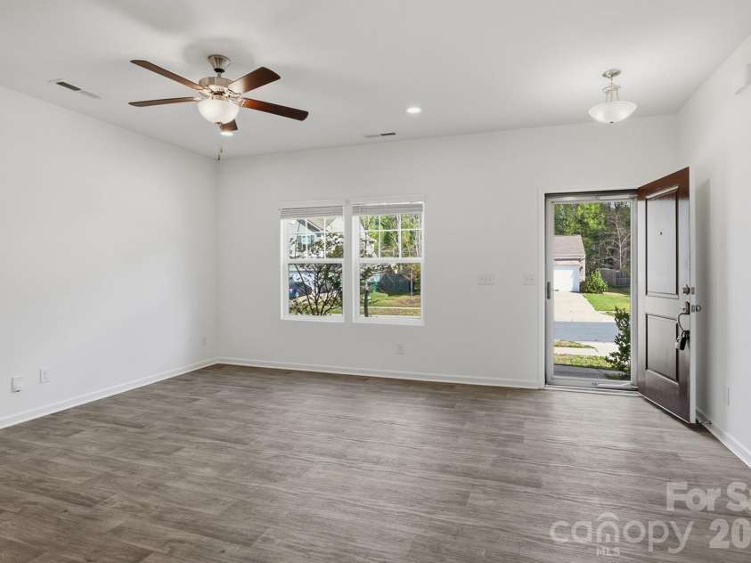 4225 Stockbrook Drive, Charlotte, NC 28215.  MLS# CAR4366058, YatesRealty ID 18866. 