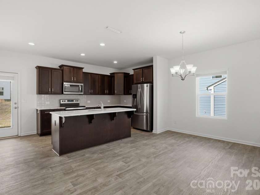 4225 Stockbrook Drive, Charlotte, NC 28215.  MLS# CAR4366058, YatesRealty ID 18866. 