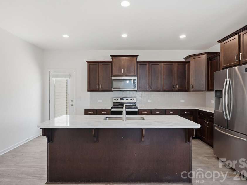 4225 Stockbrook Drive, Charlotte, NC 28215.  MLS# CAR4366058, YatesRealty ID 18866. 