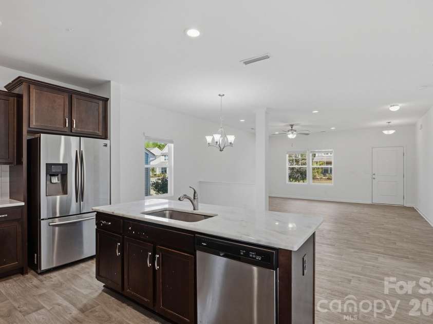 4225 Stockbrook Drive, Charlotte, NC 28215.  MLS# CAR4366058, YatesRealty ID 18866. 
