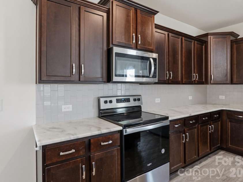 4225 Stockbrook Drive, Charlotte, NC 28215.  MLS# CAR4366058, YatesRealty ID 18866. 