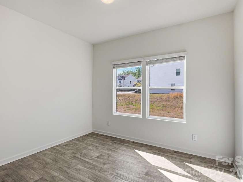 4225 Stockbrook Drive, Charlotte, NC 28215.  MLS# CAR4366058, YatesRealty ID 18866. 