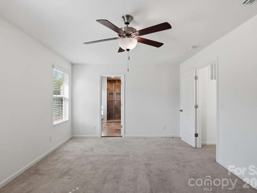 4225 Stockbrook Drive, Charlotte, NC 28215.  MLS# CAR4366058, YatesRealty ID 18866. 