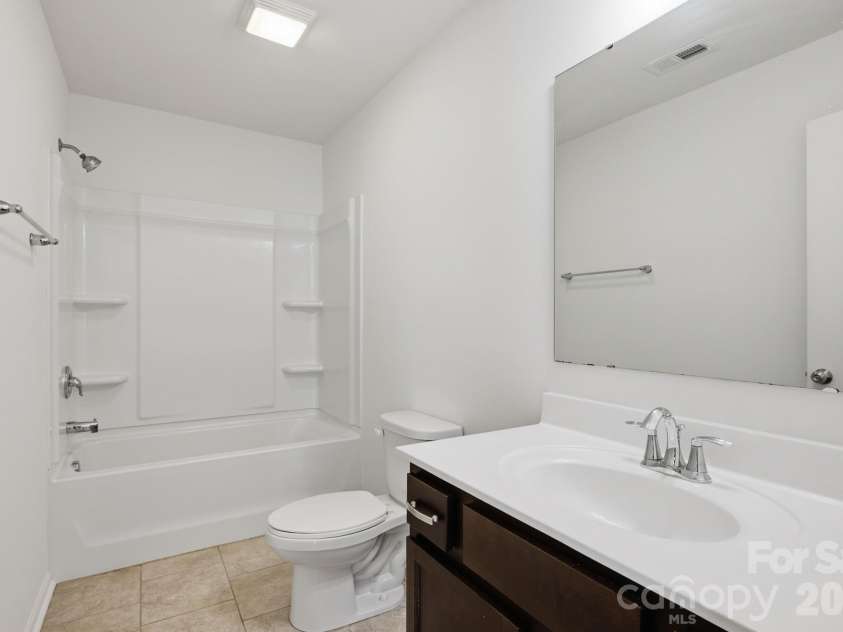4225 Stockbrook Drive, Charlotte, NC 28215.  MLS# CAR4366058, YatesRealty ID 18866. 
