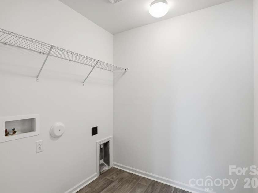 4225 Stockbrook Drive, Charlotte, NC 28215.  MLS# CAR4366058, YatesRealty ID 18866. 