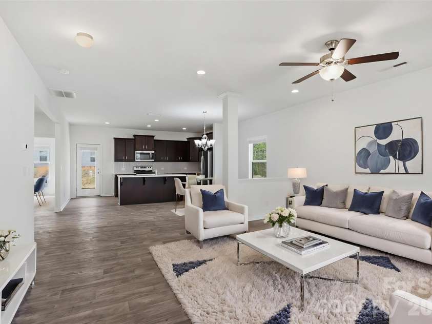 4225 Stockbrook Drive, Charlotte, NC 28215.  MLS# CAR4366058, YatesRealty ID 18866. 
