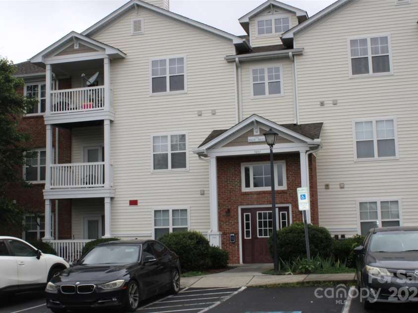 9823 Hyde Glen Court, Charlotte, NC 28262.  MLS# CAR4268137, YatesRealty ID 18866. 