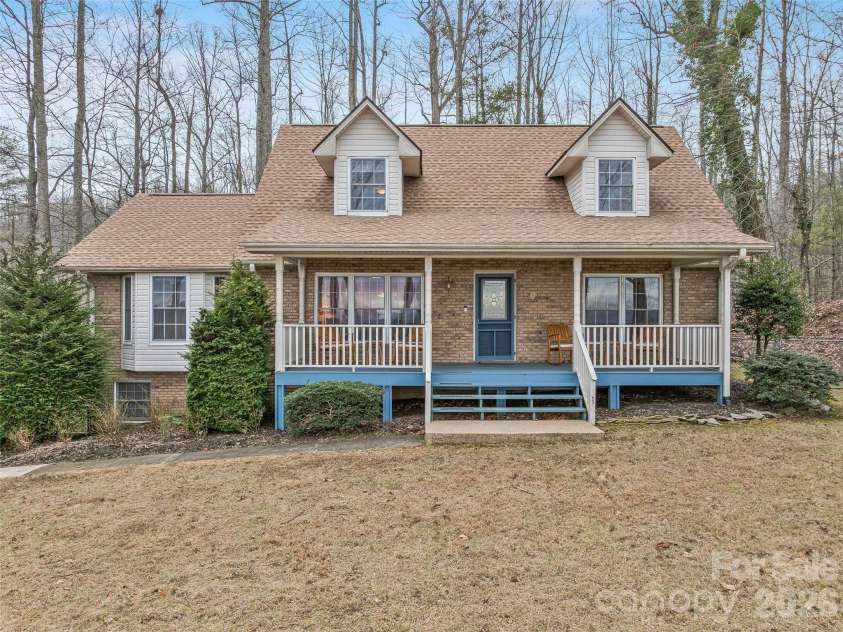 24 Abbey Lane, Hendersonville, NC 28739.  MLS# CAR4351238, YatesRealty ID 18867. 