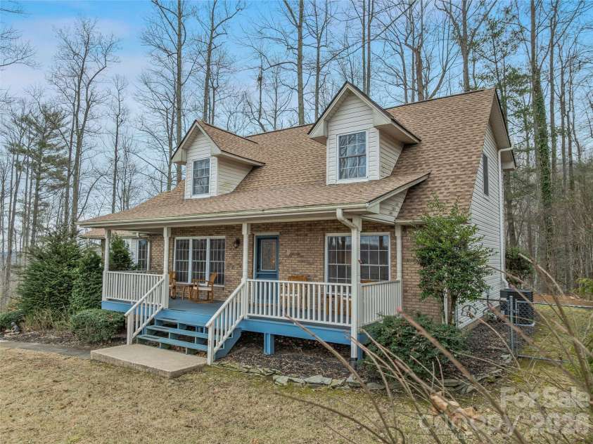 24 Abbey Lane, Hendersonville, NC 28739.  MLS# CAR4351238, YatesRealty ID 18867. 