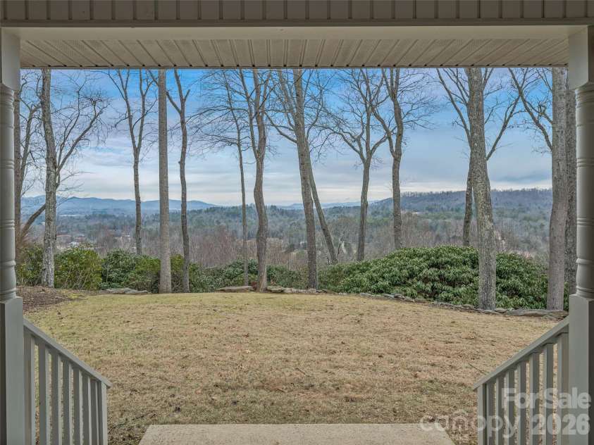 24 Abbey Lane, Hendersonville, NC 28739.  MLS# CAR4351238, YatesRealty ID 18867. 