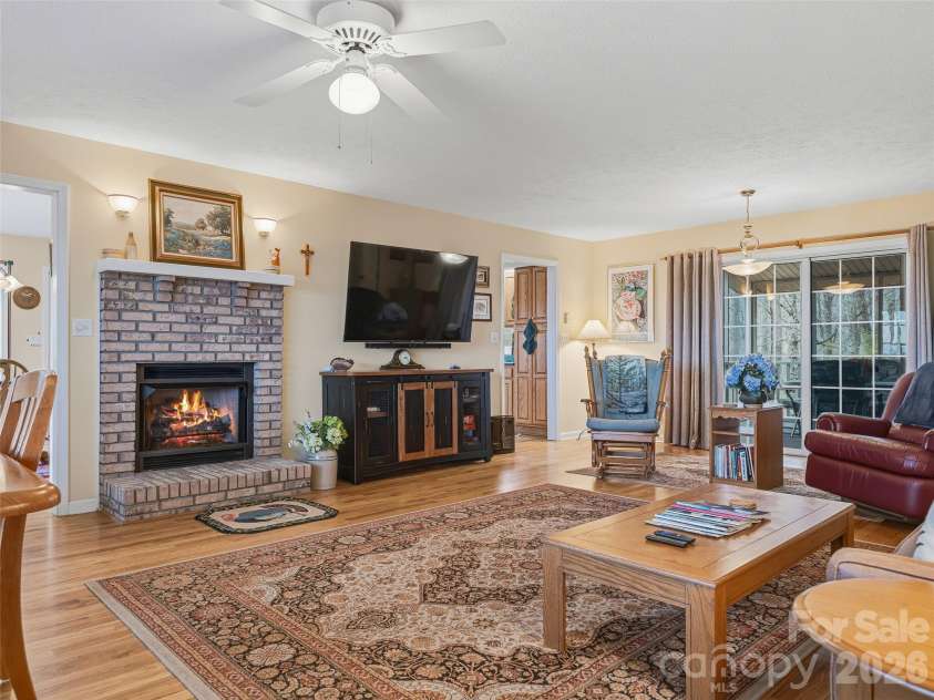 24 Abbey Lane, Hendersonville, NC 28739.  MLS# CAR4351238, YatesRealty ID 18867. 