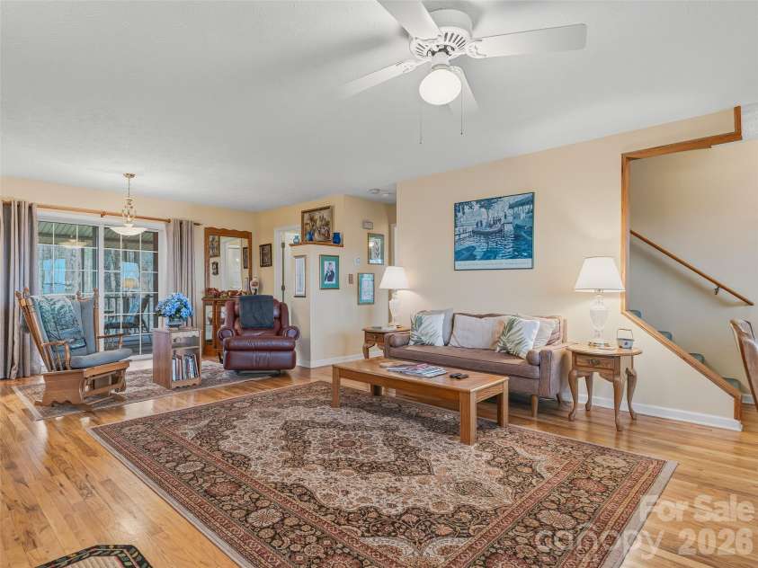 24 Abbey Lane, Hendersonville, NC 28739.  MLS# CAR4351238, YatesRealty ID 18867. 