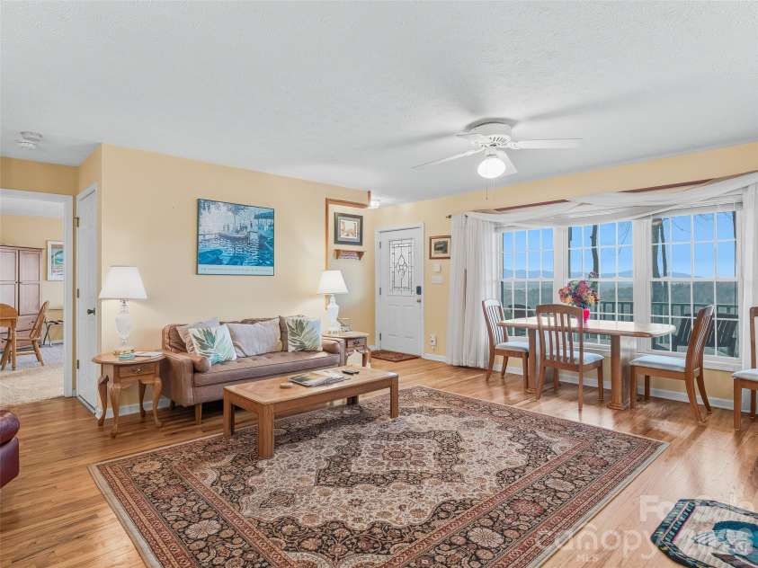 24 Abbey Lane, Hendersonville, NC 28739.  MLS# CAR4351238, YatesRealty ID 18867. 