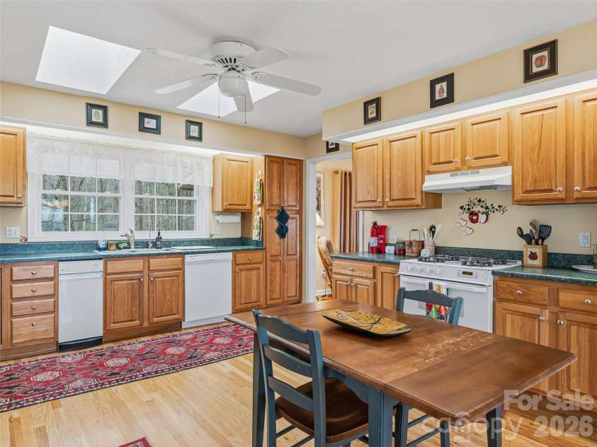 24 Abbey Lane, Hendersonville, NC 28739.  MLS# CAR4351238, YatesRealty ID 18867. 