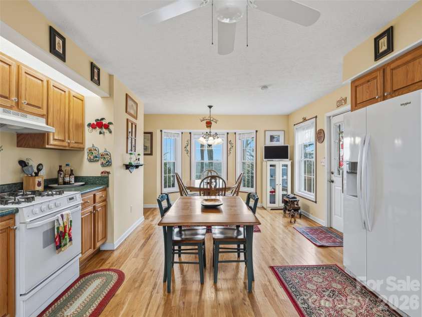 24 Abbey Lane, Hendersonville, NC 28739.  MLS# CAR4351238, YatesRealty ID 18867. 