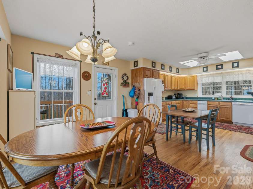 24 Abbey Lane, Hendersonville, NC 28739.  MLS# CAR4351238, YatesRealty ID 18867. 
