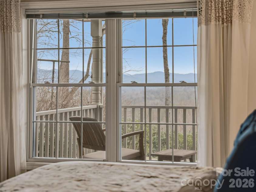 24 Abbey Lane, Hendersonville, NC 28739.  MLS# CAR4351238, YatesRealty ID 18867. 