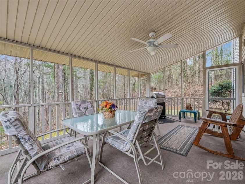 24 Abbey Lane, Hendersonville, NC 28739.  MLS# CAR4351238, YatesRealty ID 18867. 