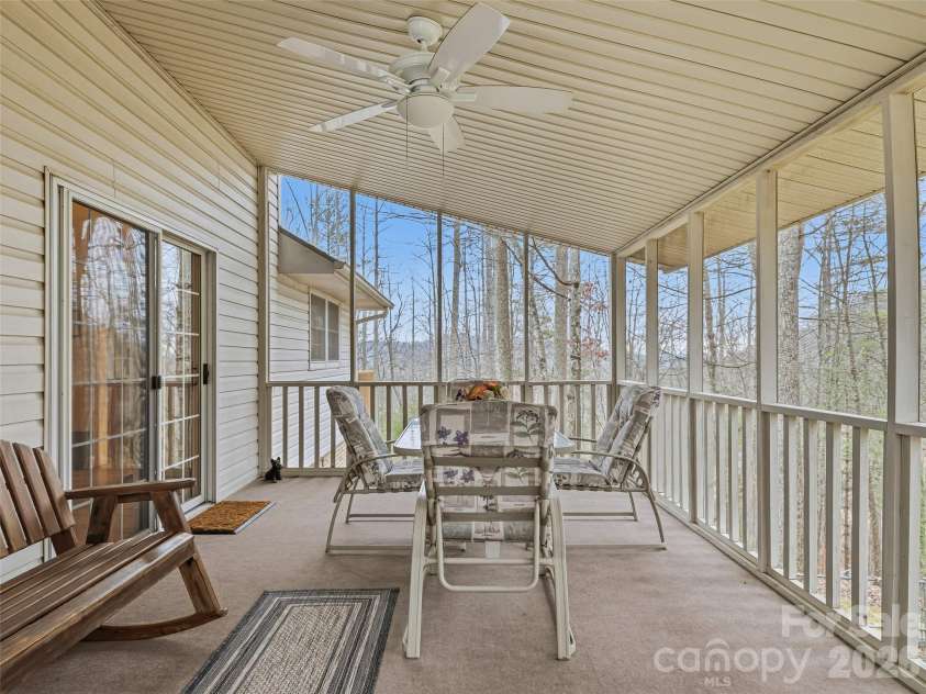 24 Abbey Lane, Hendersonville, NC 28739.  MLS# CAR4351238, YatesRealty ID 18867. 