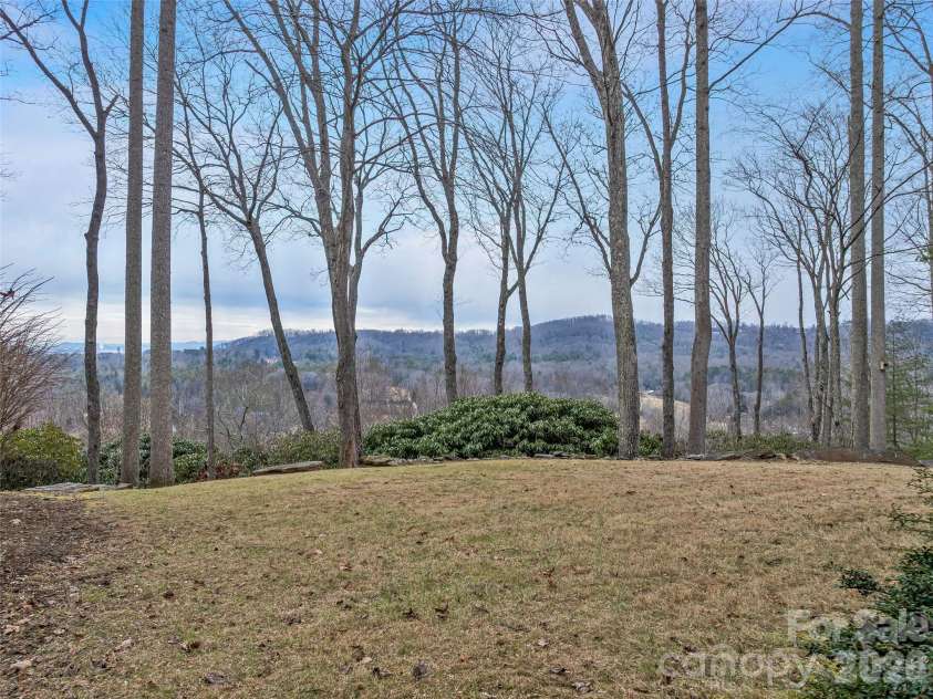 24 Abbey Lane, Hendersonville, NC 28739.  MLS# CAR4351238, YatesRealty ID 18867. 