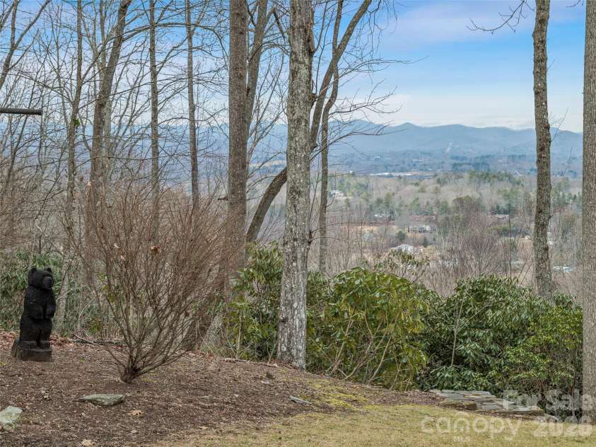 24 Abbey Lane, Hendersonville, NC 28739.  MLS# CAR4351238, YatesRealty ID 18867. 