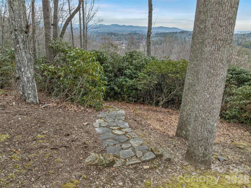 24 Abbey Lane, Hendersonville, NC 28739.  MLS# CAR4351238, YatesRealty ID 18867. 