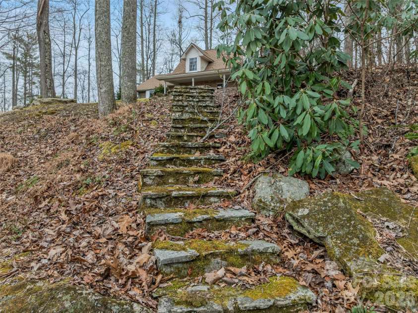 24 Abbey Lane, Hendersonville, NC 28739.  MLS# CAR4351238, YatesRealty ID 18867. 