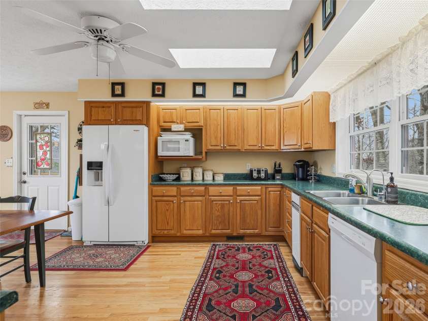 24 Abbey Lane, Hendersonville, NC 28739.  MLS# CAR4351238, YatesRealty ID 18867. 