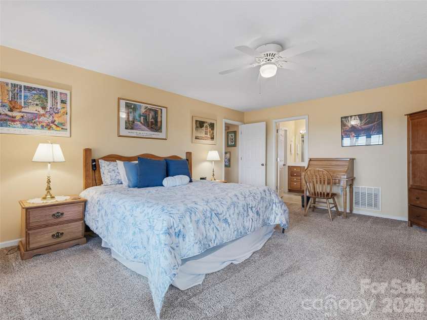24 Abbey Lane, Hendersonville, NC 28739.  MLS# CAR4351238, YatesRealty ID 18867. 