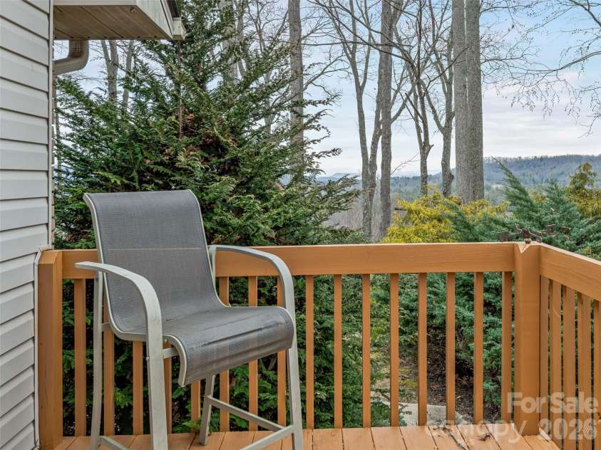 24 Abbey Lane, Hendersonville, NC 28739.  MLS# CAR4351238, YatesRealty ID 18867. 