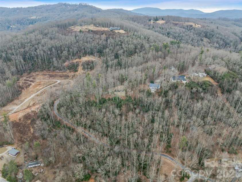 24 Abbey Lane, Hendersonville, NC 28739.  MLS# CAR4351238, YatesRealty ID 18867. 