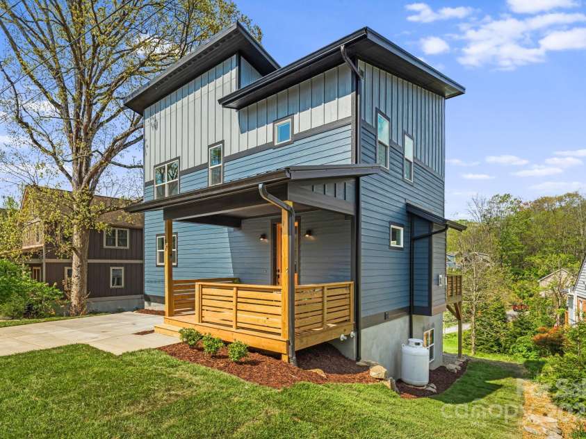 37 Crestview Street, Asheville, NC 28803.  MLS# CAR4238543, YatesRealty ID 18867. 