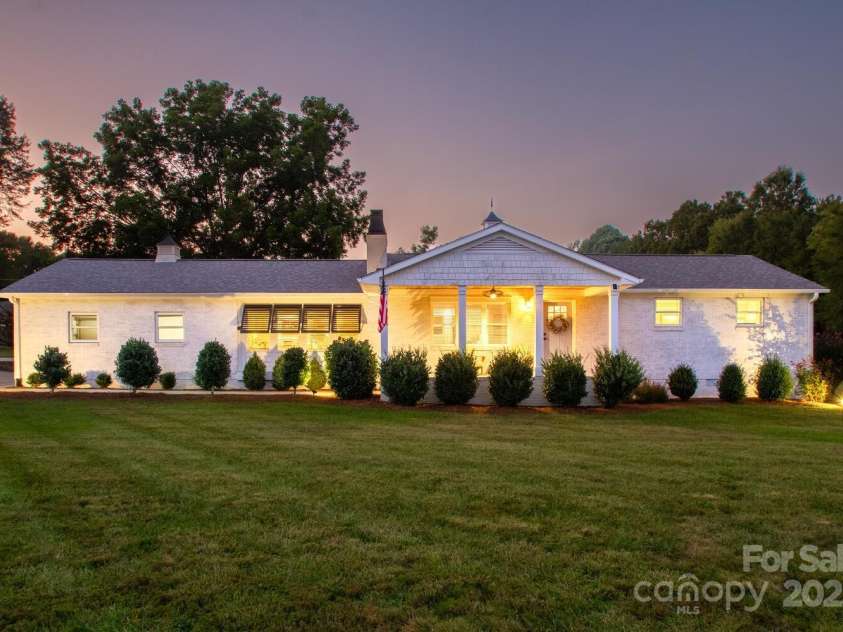 796 Cornelius Road, Mooresville, NC 28117.  MLS# CAR4192360, YatesRealty ID 18868. 