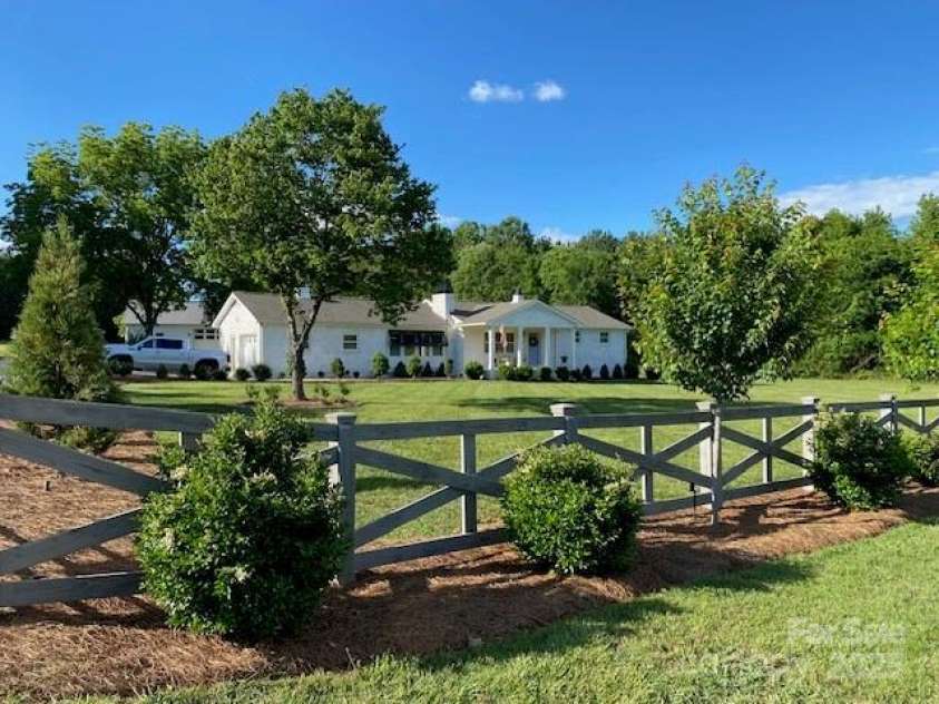 796 Cornelius Road, Mooresville, NC 28117.  MLS# CAR4192360, YatesRealty ID 18868. 
