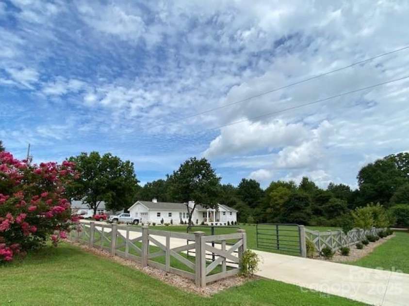 796 Cornelius Road, Mooresville, NC 28117.  MLS# CAR4192360, YatesRealty ID 18868. 